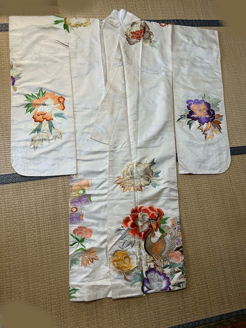豪華絢爛　アンティーク振袖　昭和レトロ　刺繍　孔雀　鳳凰　鶴織　牡丹　エクリュ