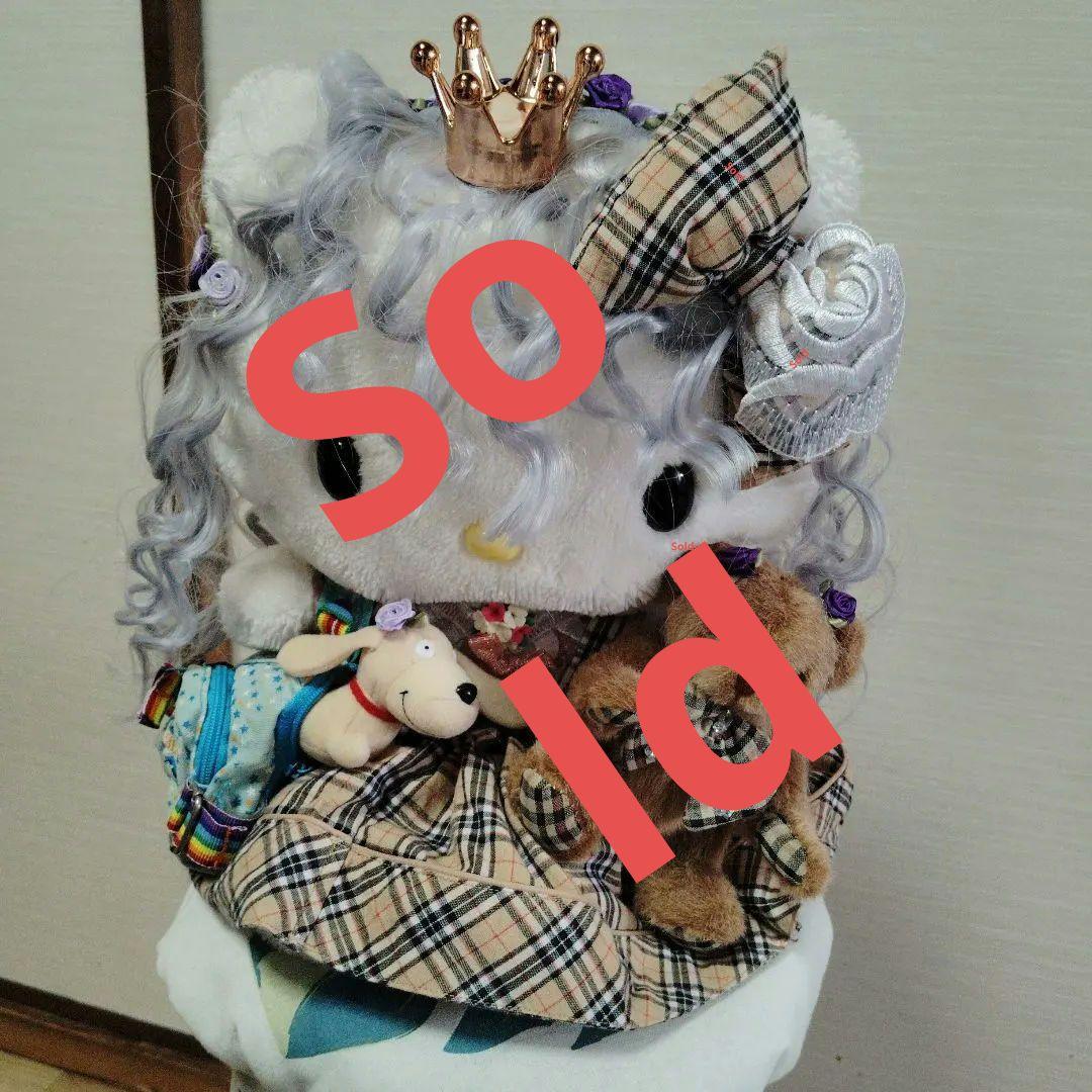 hello Kitty Sanrio 手作りプラッシュドール 王冠付き