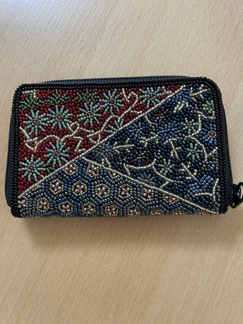 柏ビーズ　ラウンド小財布099赤帯柄ビーズ刺繍