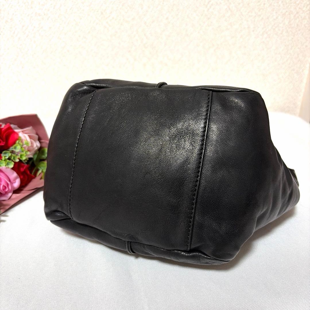 美品 JIMMY CHOO ジミーチュウ ラムスキン ゴールド金具 ハンドバッグ