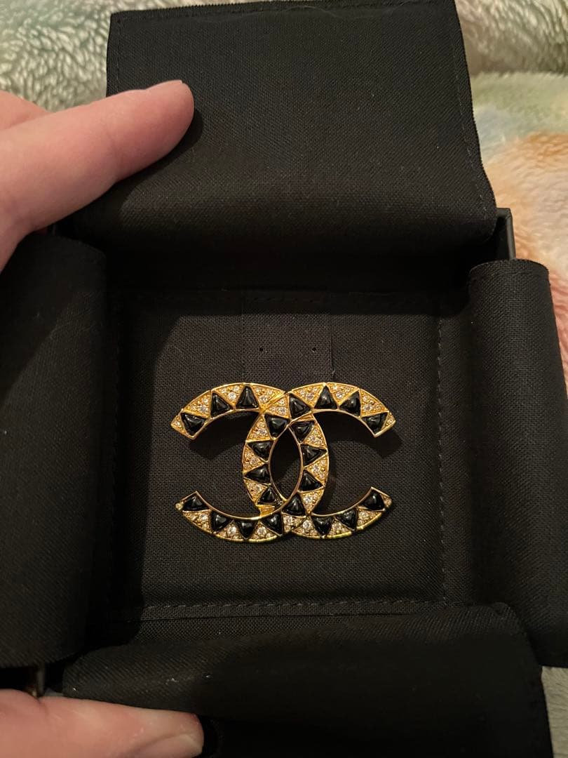 新品！シャネルchanel★ビジュー付ブローチ
