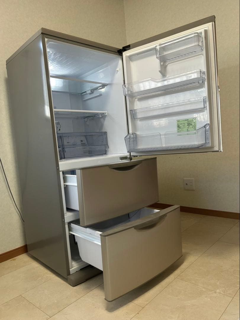 AQUA 自動製氷機付冷凍冷蔵庫 272Lたのめる便金額になってます。まだ新しい