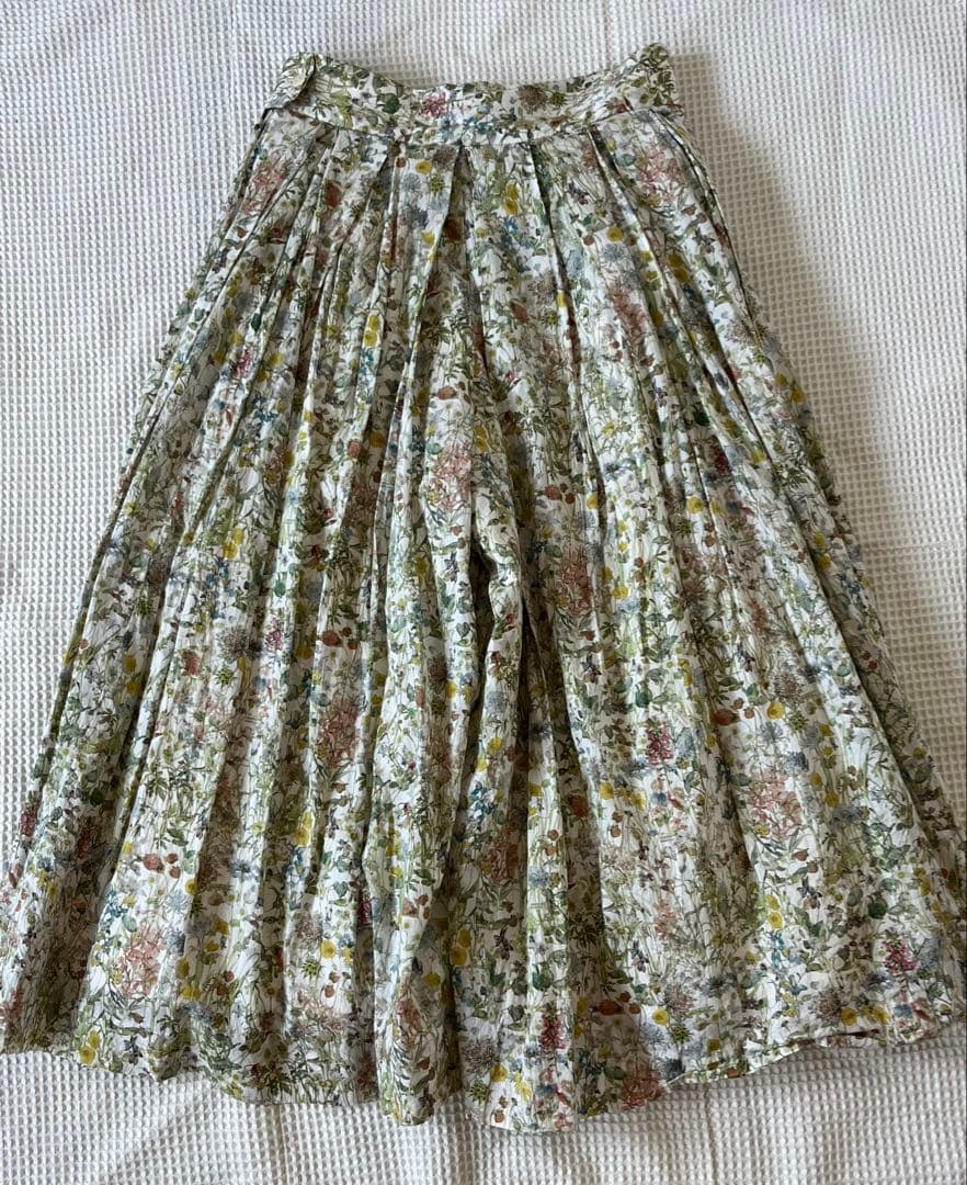 YAECAリバティプリント　ギャザーキュロットパンツ