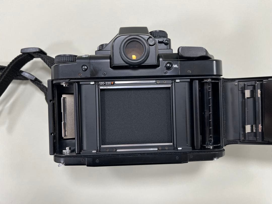 PENTAX67IIボディ(AEファインダー付き、純正ストラップ)美品