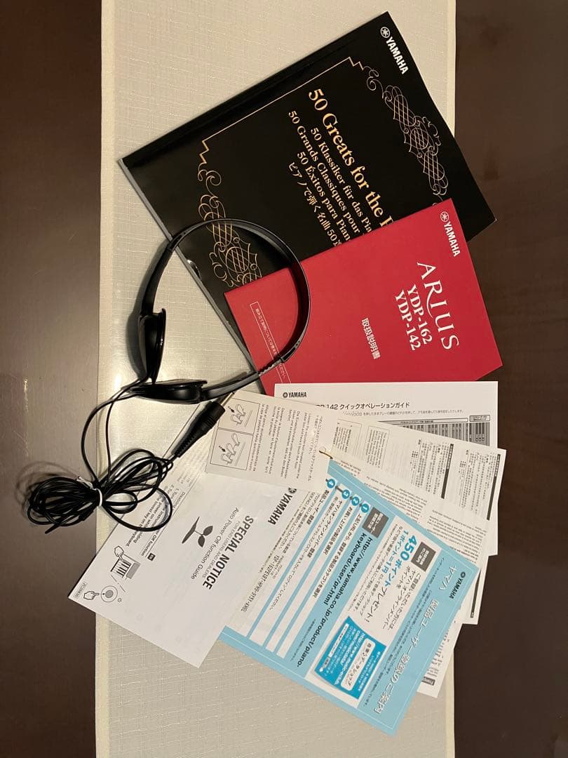 YAMAHA電子ピアノ 88鍵 黒色艶出し仕上げ　椅子付き　13年製