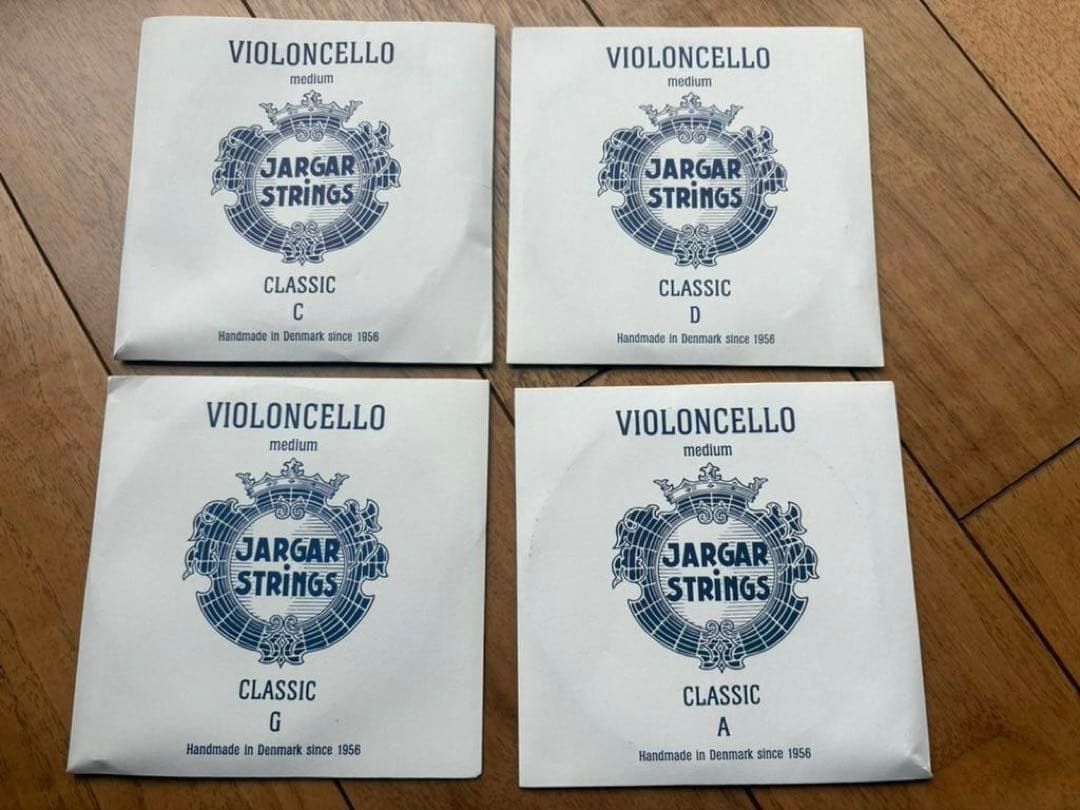 チェロ弦 Jargar medium 4つセット（C, D, G, A）