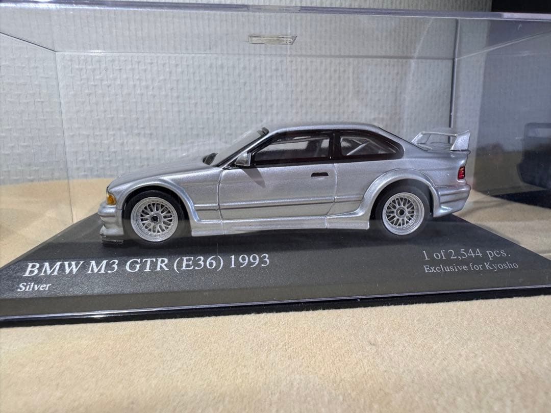 ミニチャンプス、BMW M3 GTR (E36) 1993 シルバー ミニカー