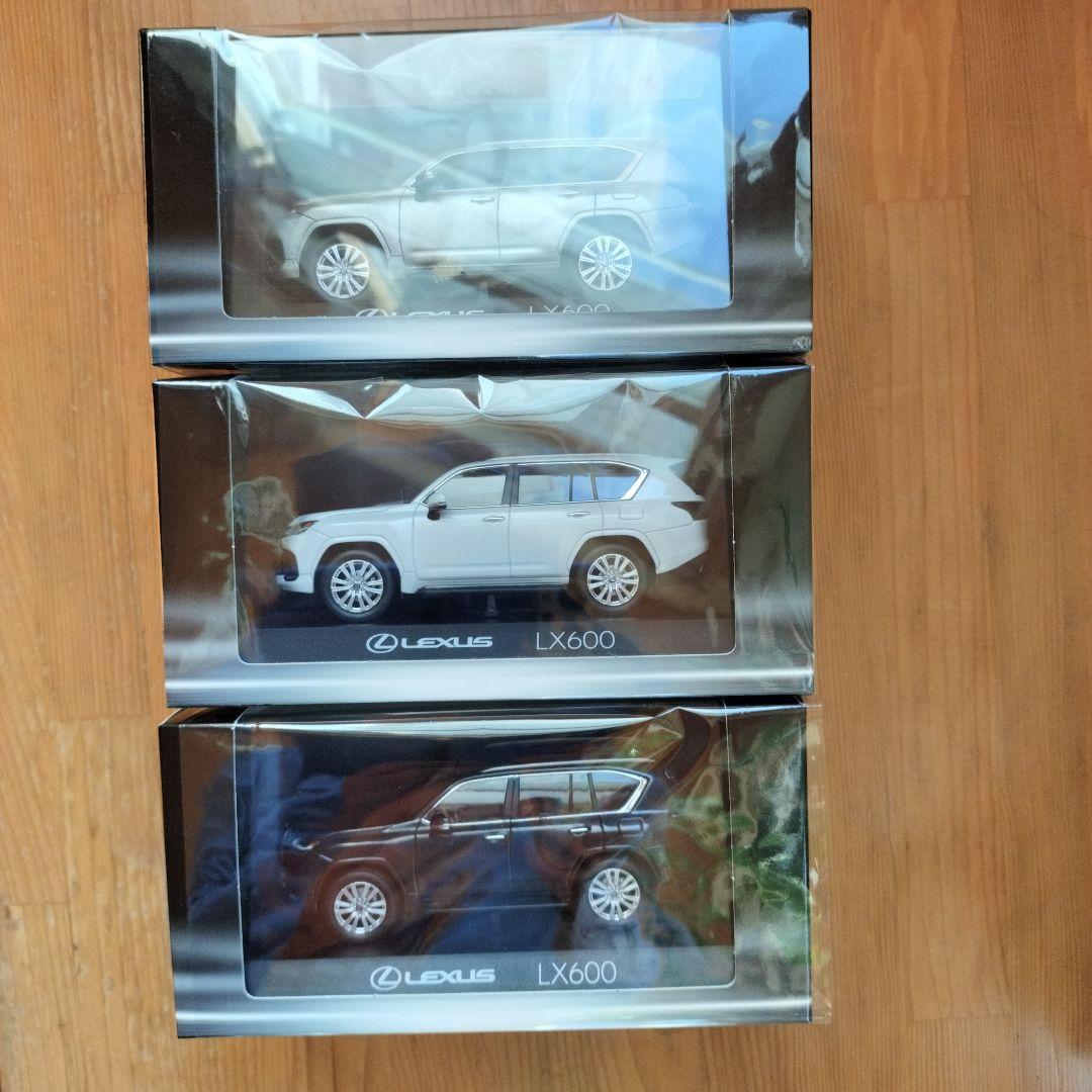 京商　新型レクサスミニカー　LX600 VIP 左ハンドル3台
