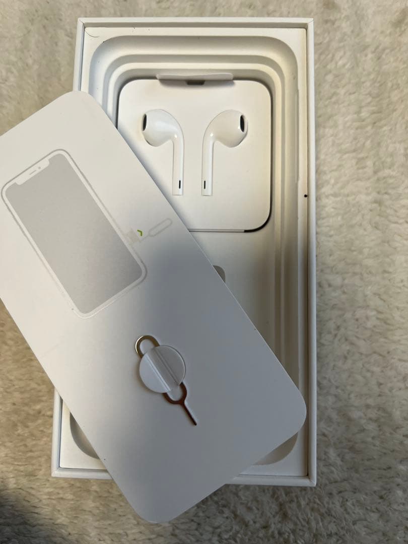 iPhone11 ホワイト 64G 本体　SIMフリー　イヤフォン付き