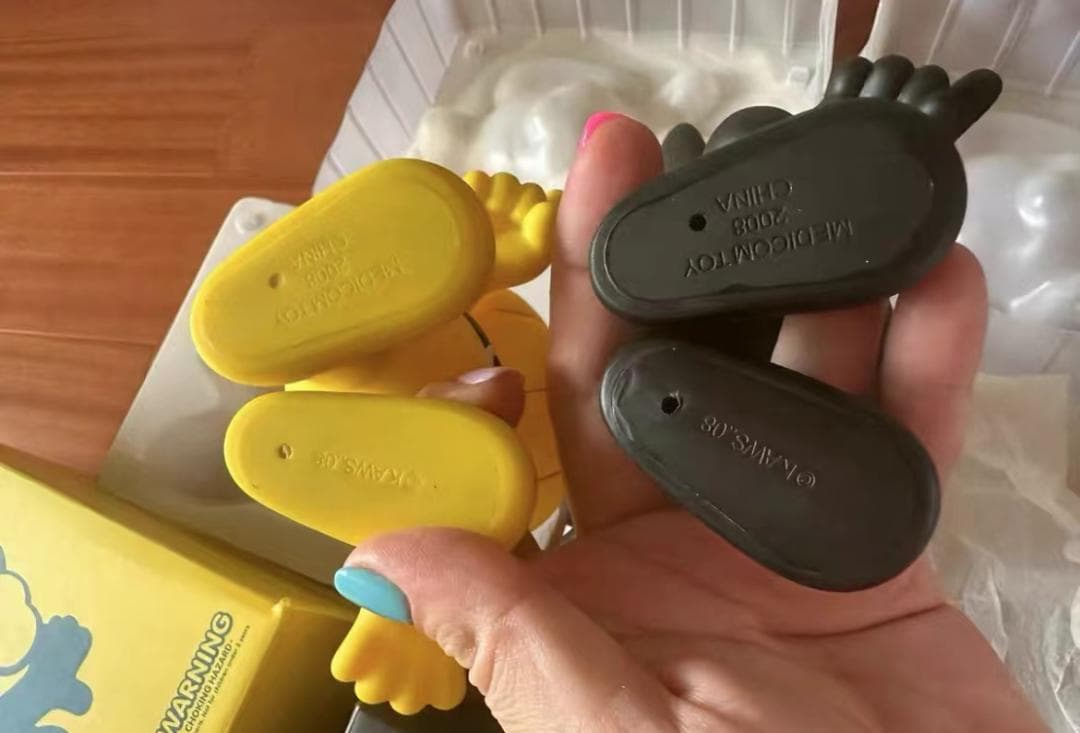 MEDICOM TOY /カウズ フィギュアKAWS JPP黄色と黒の2個セット