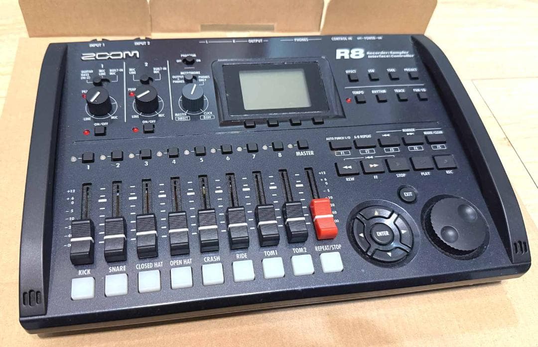 新品同様　Zoom R8 マルチトラックレコーダー（最終値下げしました）