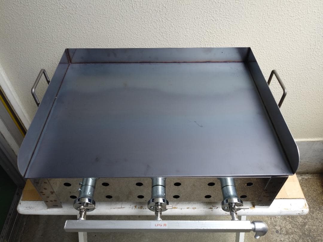 便利な持ちて付き　プロパンガス用　鉄板焼きグリドル　３辺フチ加工　お好み焼きそば