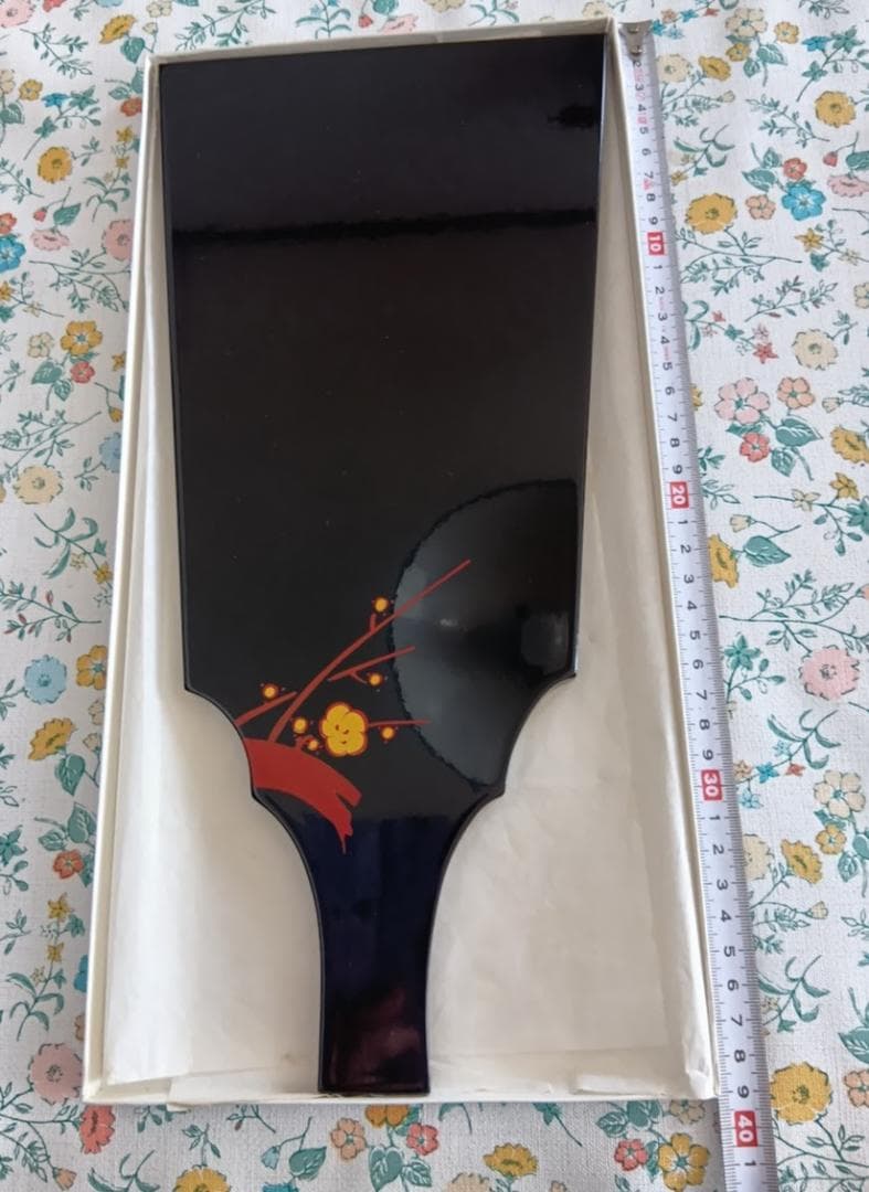 羽子板型　川連漆器 2個セット 木製本漆塗　黒・赤 リバーシブル