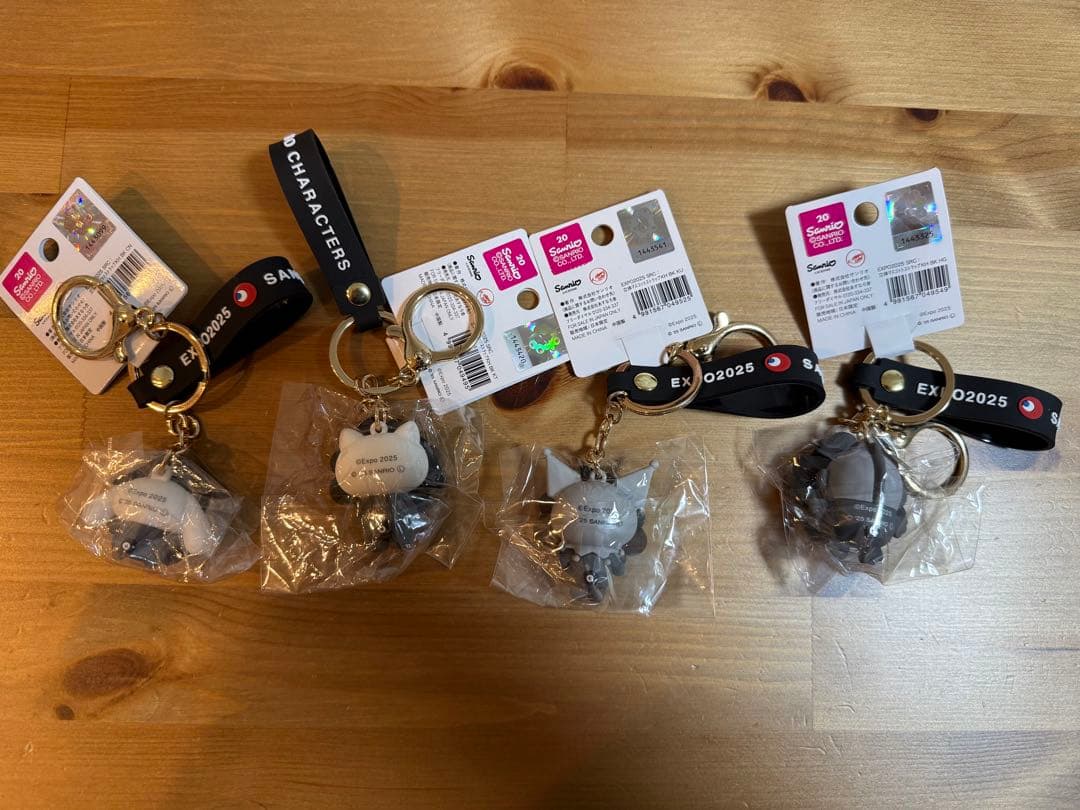 大阪関西万博会場限定 黒ミャクミャク サンリオ キーホルダー4種セット