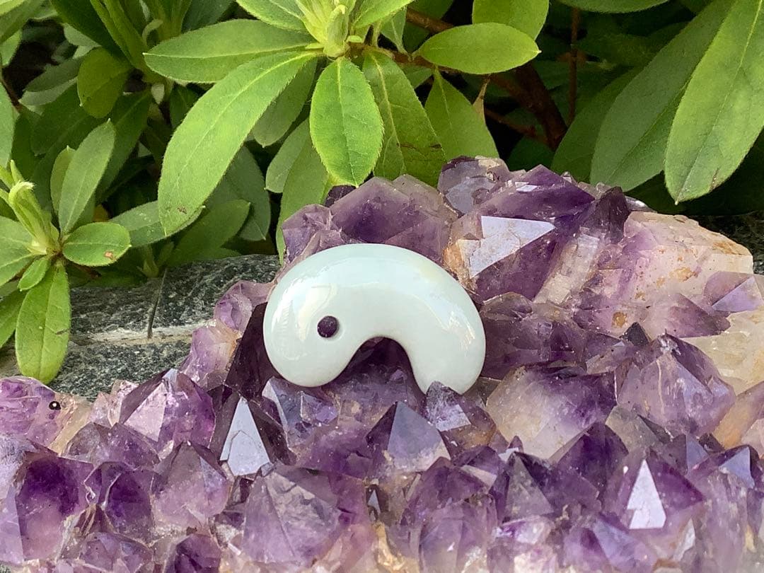 ✳綺麗な御守りです‼️　糸魚川翡翠勾玉　一生物の本物をお持ちください　鑑別書付本物