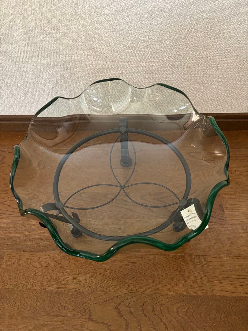 波型ガラスボウル 緑色縁取り 金属スタンド付き