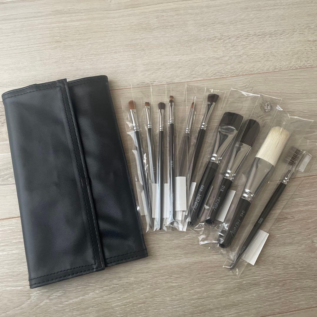 メイクブラシセット　ケース付き　アンリサンク 【新品】