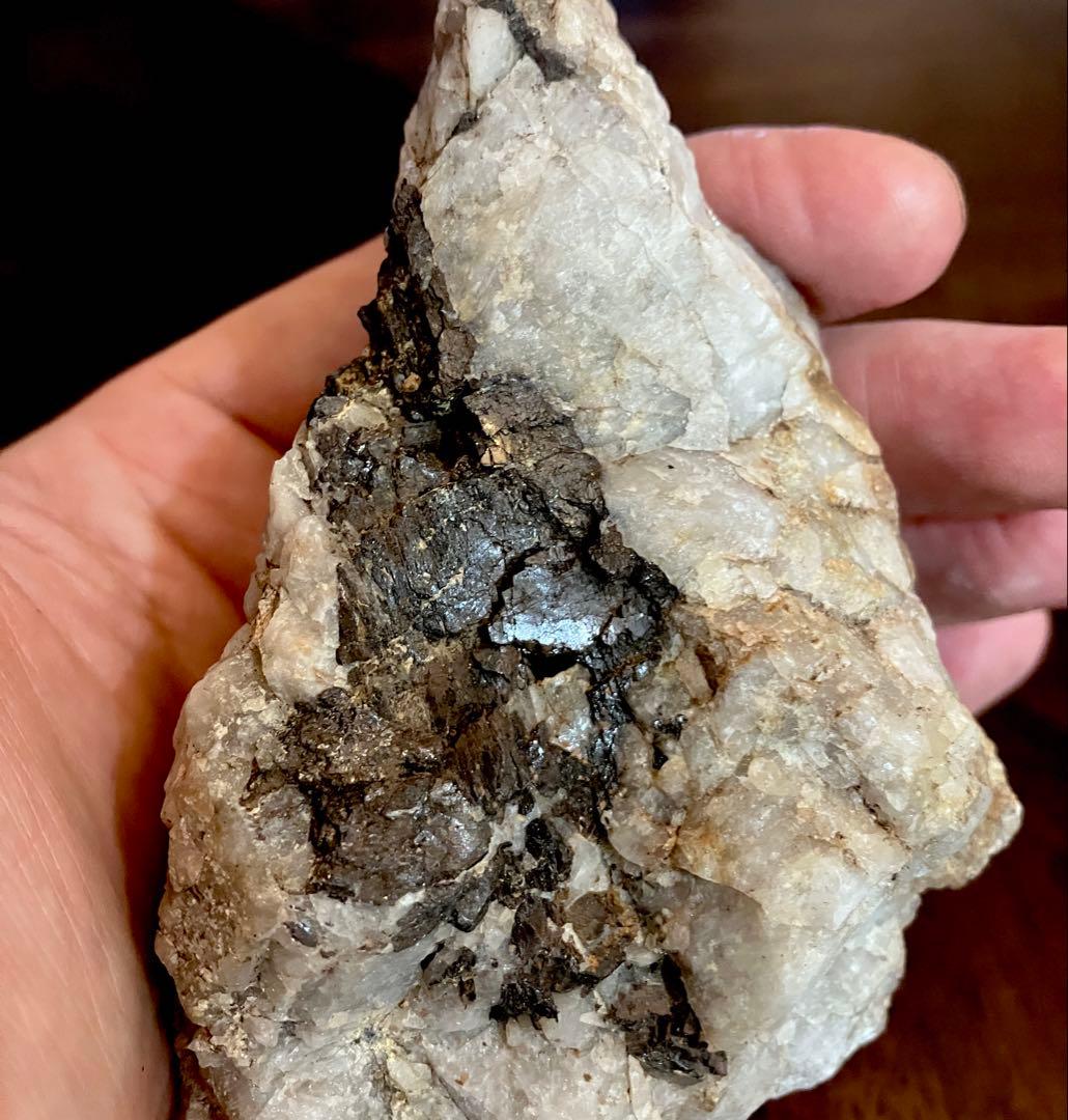 東広島鉱山産 ウルフラマイト（灰重石）石英　付き　標本