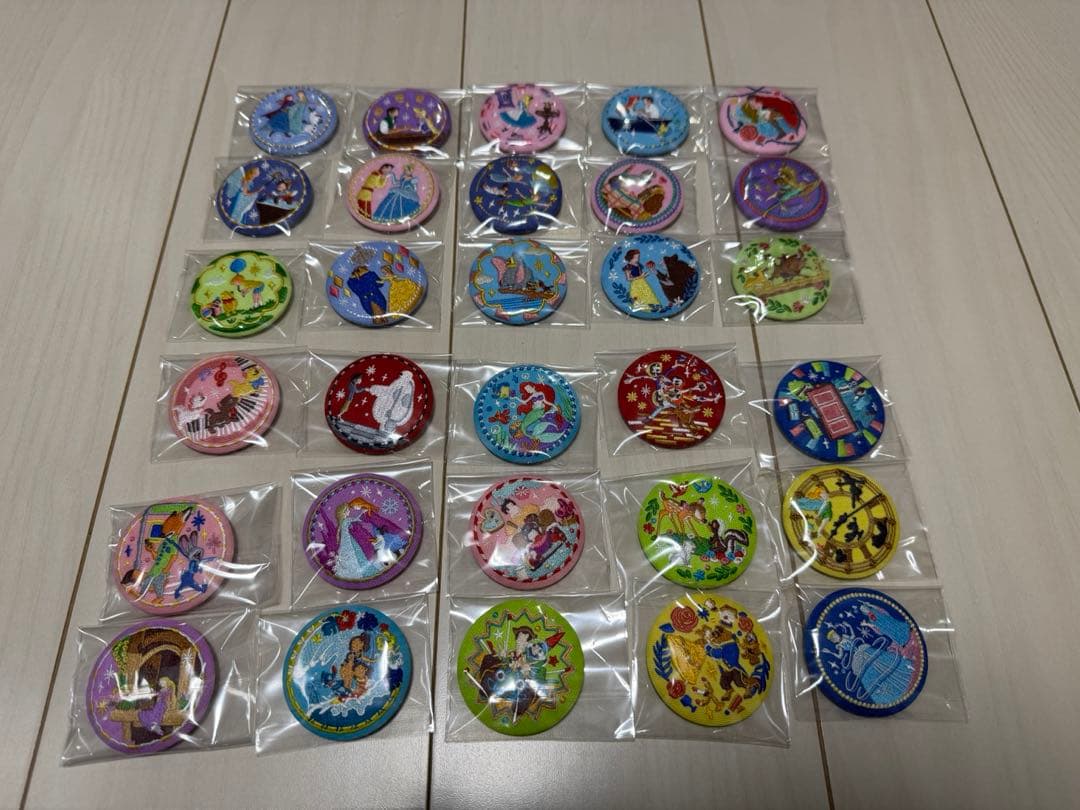 ディズニー　刺繍缶バッジ