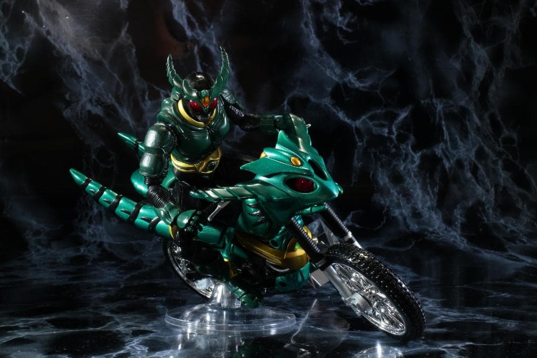 未使用 S.H.フィギュアーツ 仮面ライダーギルス &ギルスレイダー