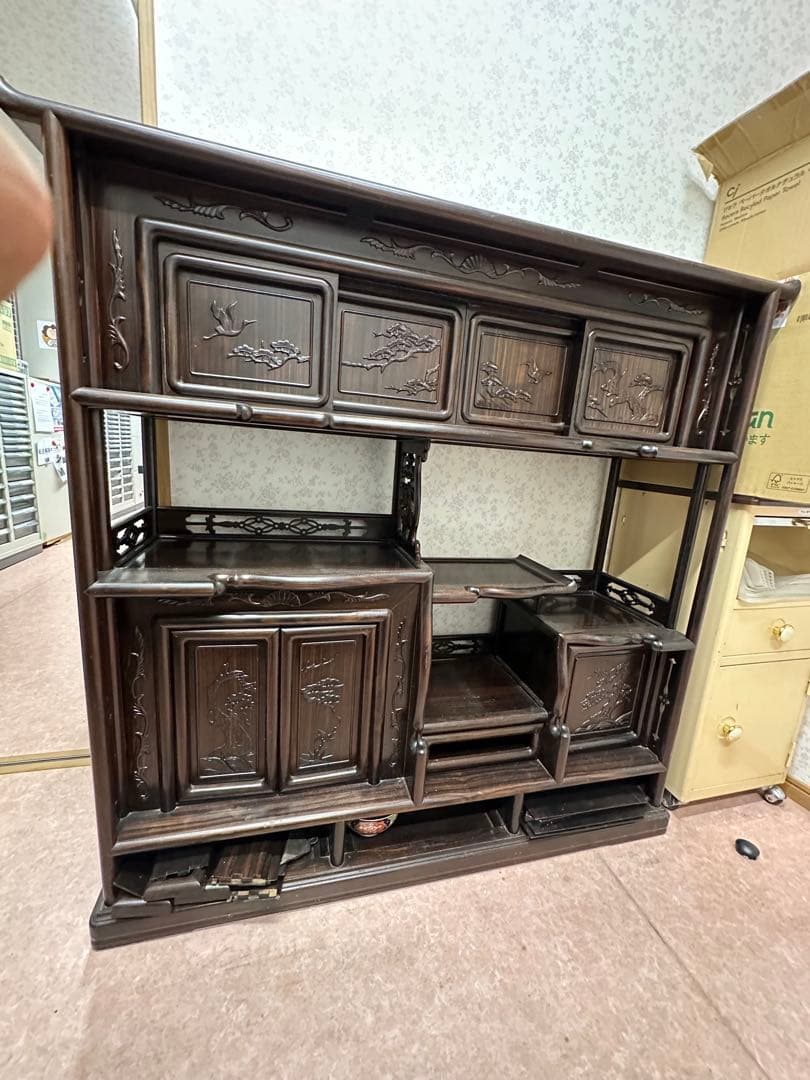 黒檀　収納棚　違い棚　木製彫刻装飾収納棚 大きめ