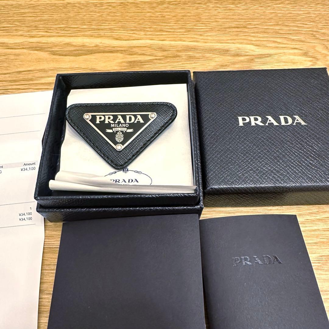 PRADA サフィアーノレザー　トライアングルロゴ　ブローチ　確実正規品