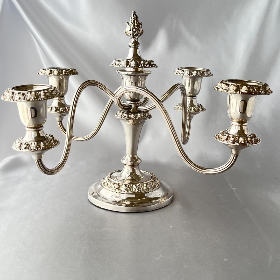 【英国】 薔薇モチーフのキャンドルスタンド【シルバープレート】火消し付き