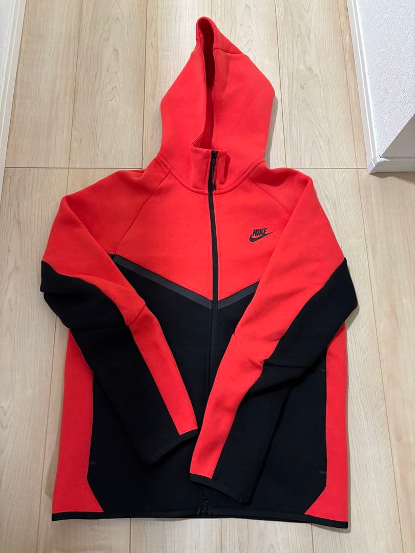 NIKE テックフリース 赤黒
