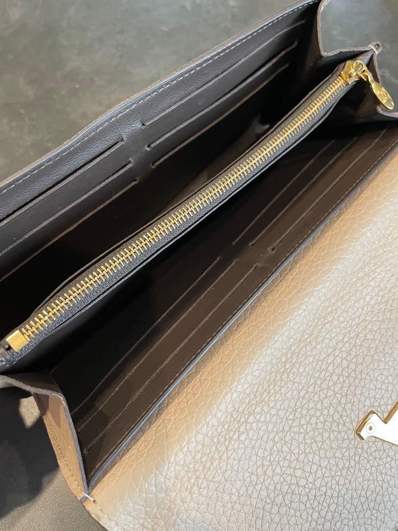 Louis Vuitton ベージュ 二つ折り財布