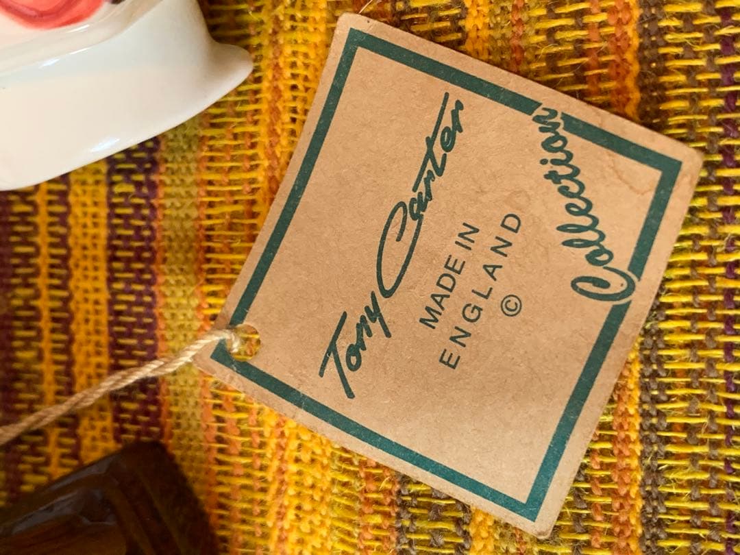 イギリス製　ビンテージのトニーカーターの可愛い服屋さんの手書きのポット！