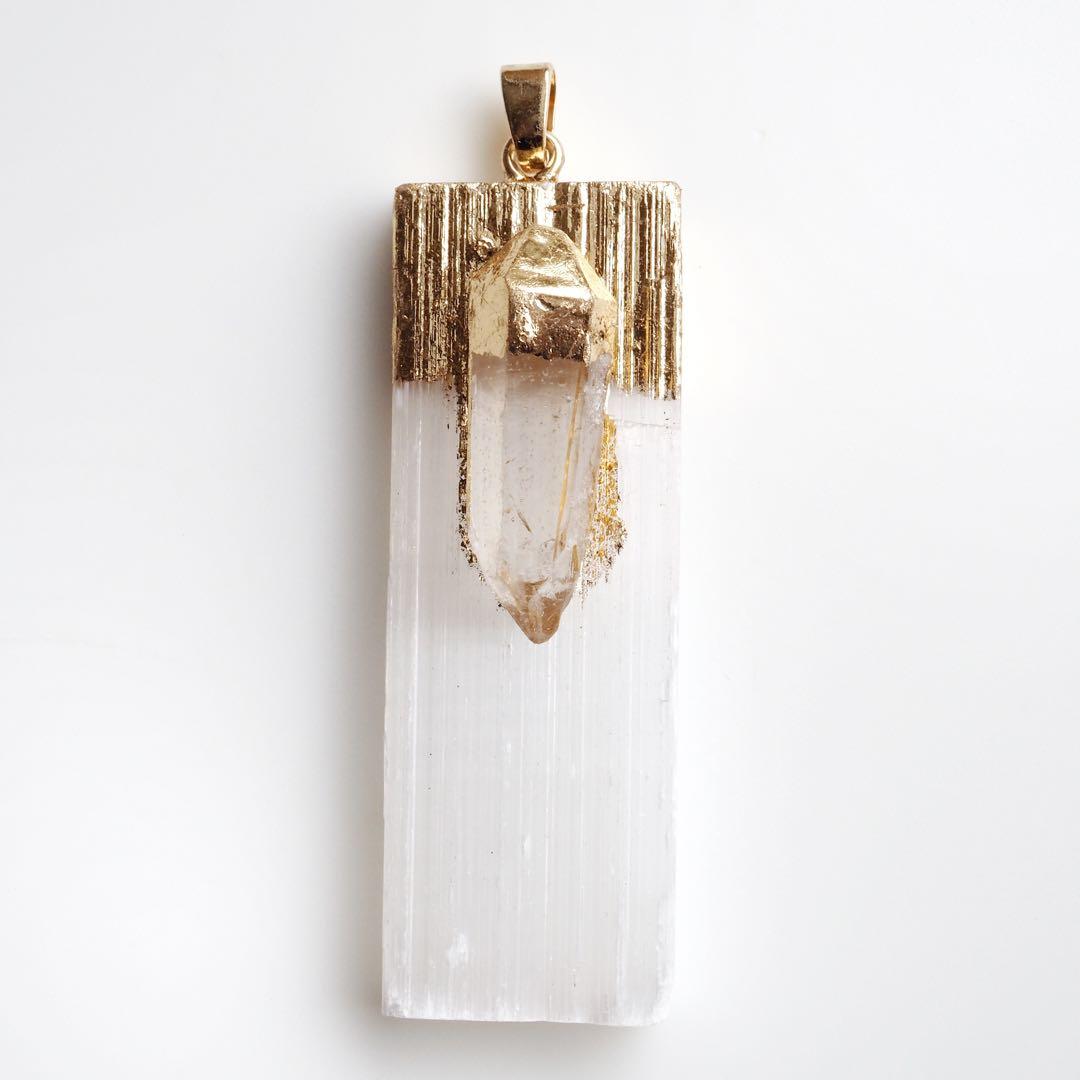 【Noel】希少色ティールブルー翡翠の大粒枠留めネックレストップ