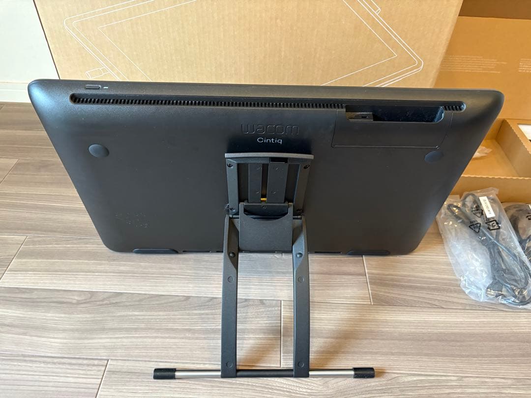 Wacom Cintiq 液晶ペンタブレット 本体　DTK-2260K1D