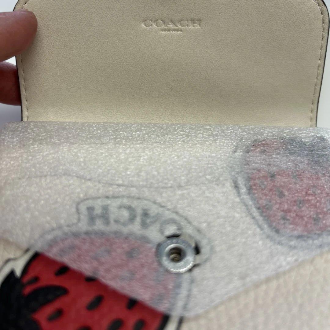 COACH イチゴ柄 二つ折り財布 新品未使用