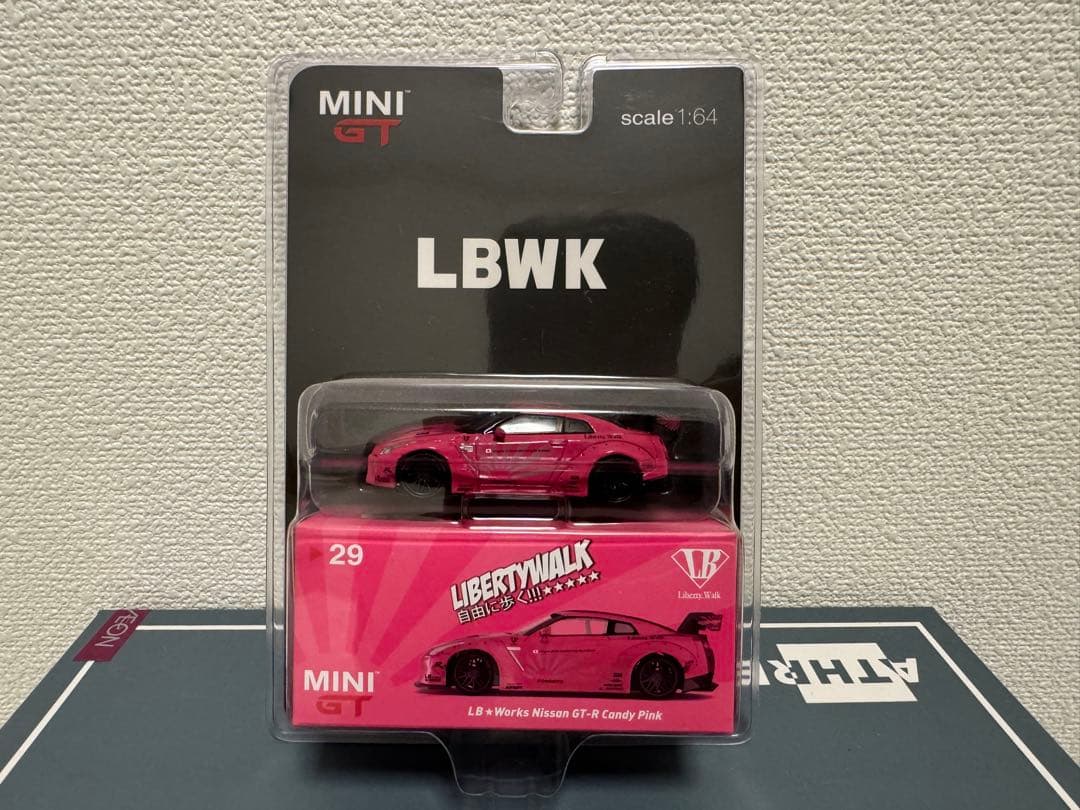 ミニカー MiniGT LBWK Nissan GT-R Candy Pink