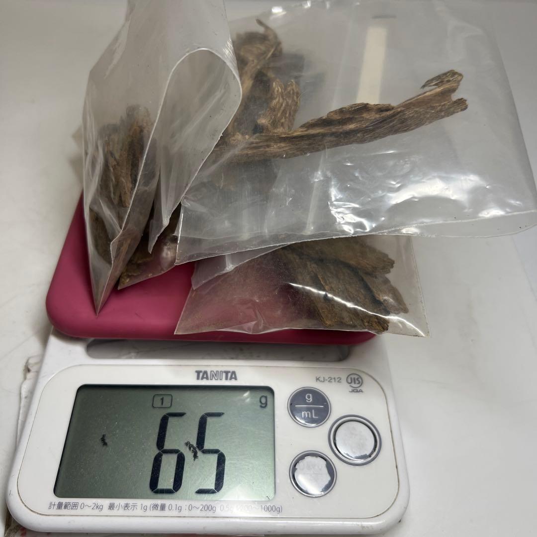 ベトナム・ダナン産　沈香　トヒエ　65g 東さ7-1128☆2F