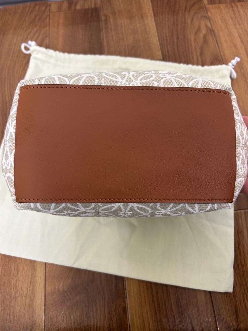 ロエベ キュービィ アナグラム ショルダーバッグ