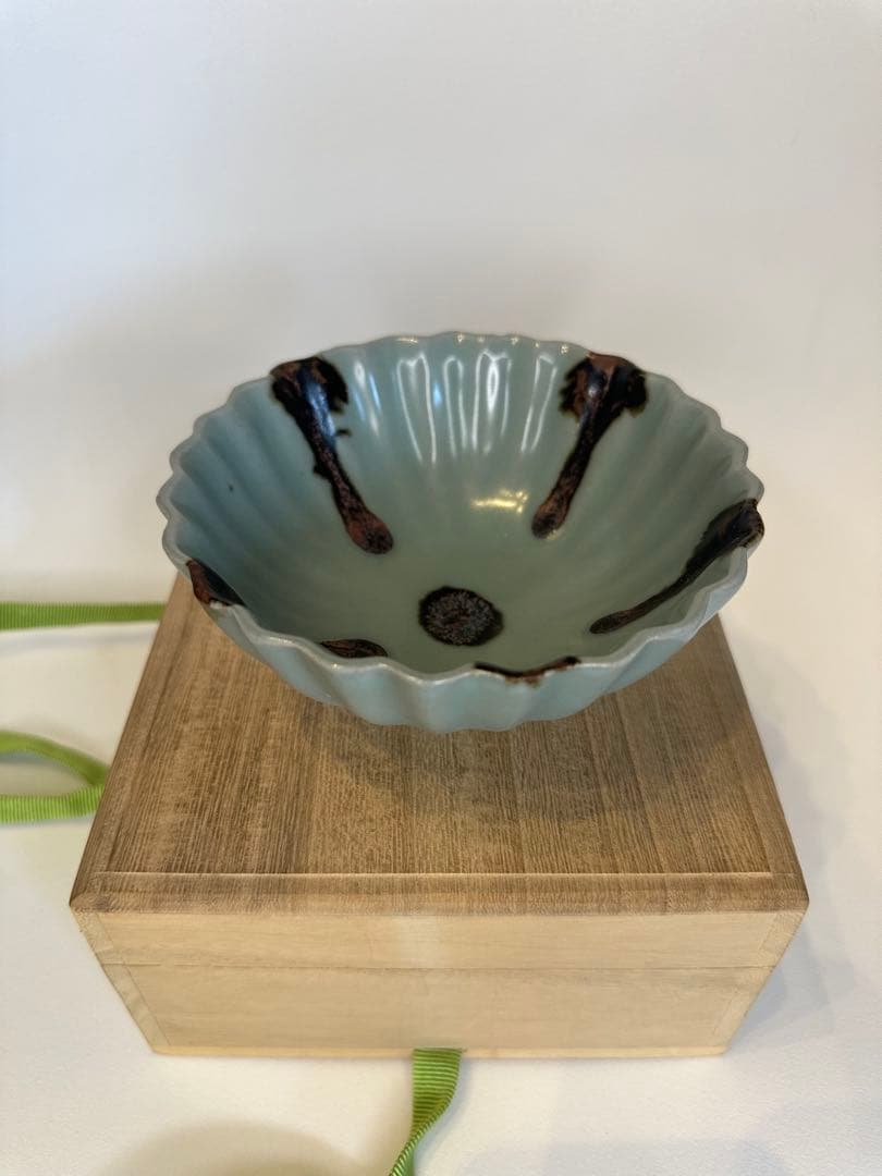 明代　龍泉窯 青磁碗 共箱付き