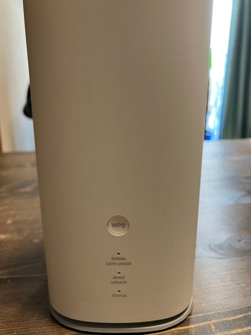 Speed Wi-Fi  5G L13 本体と付属品