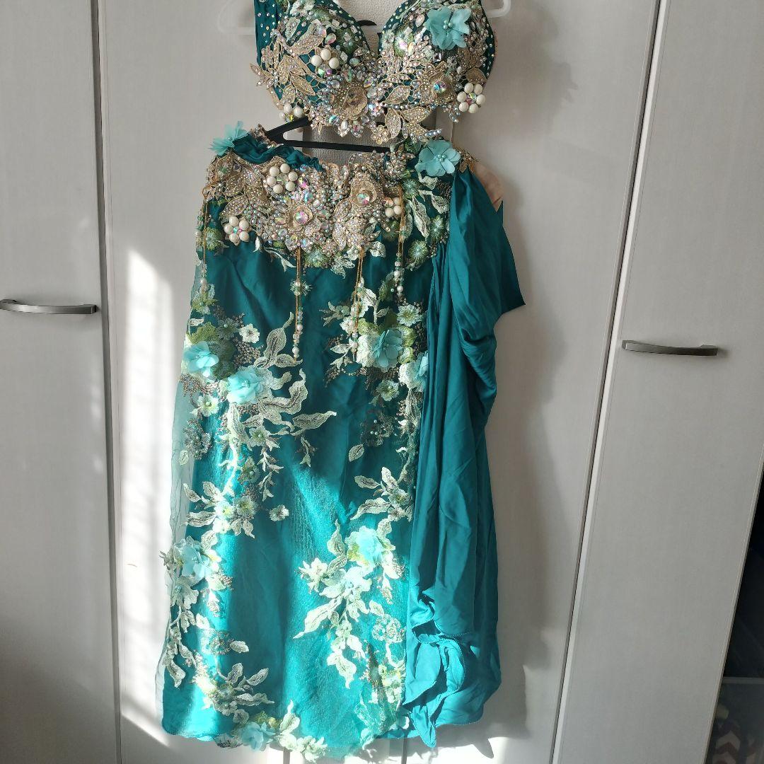 豪華/美品ベリーダンス衣装 フル グリーン ステージ　舞台衣装　着画あり