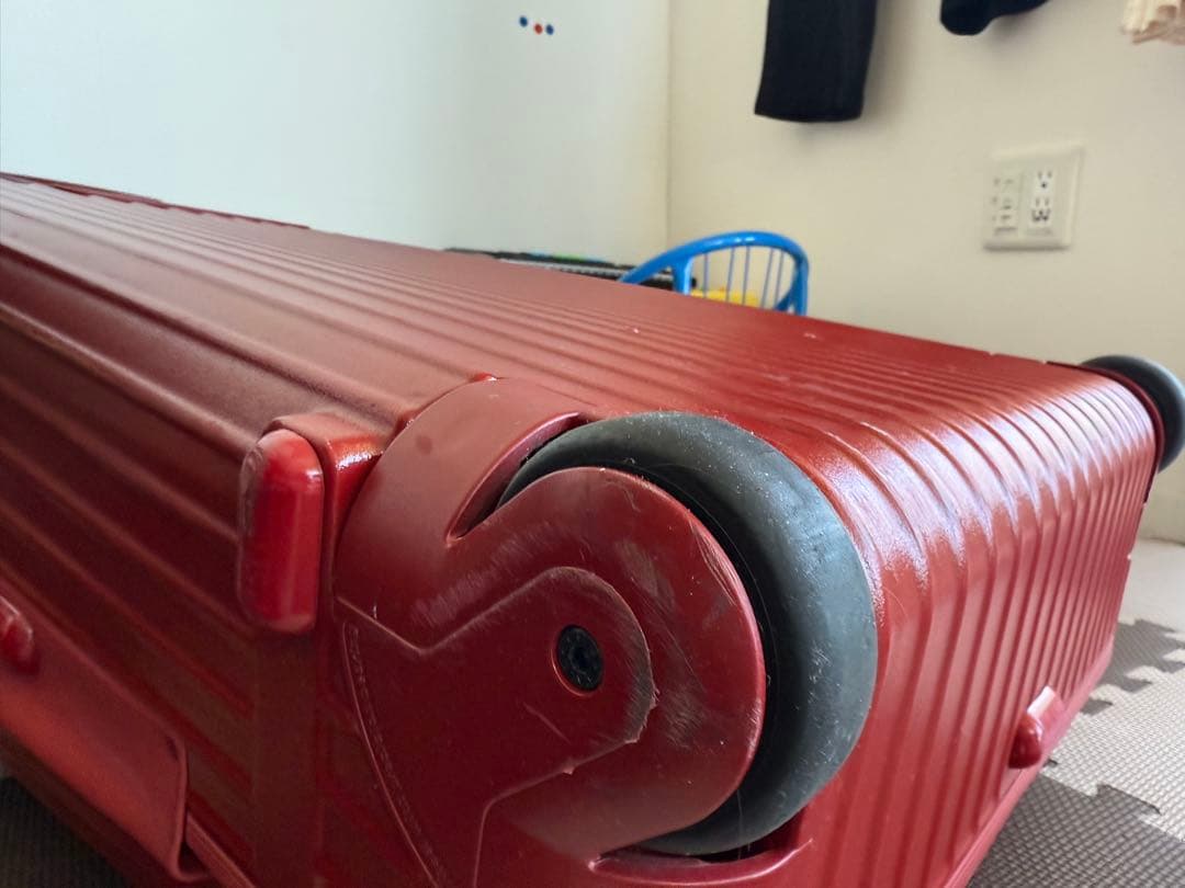 リモワスーツケースです。80-90リットル。