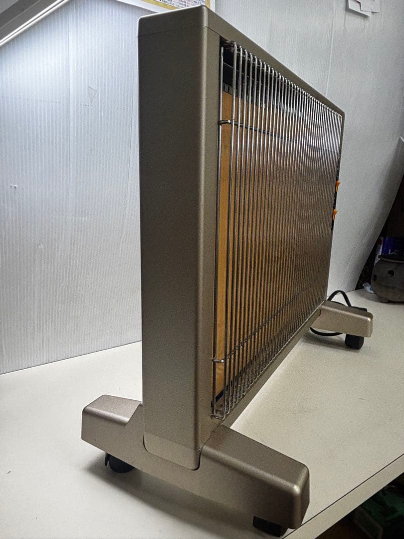 遠赤外線暖房器 E800LS サンルミエキュート 傷あり