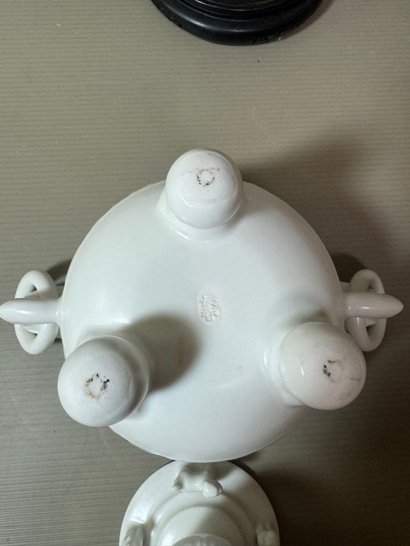 2864 小笠原長春　肥前国　鍋島　太白磁　環付　香炉　台座付