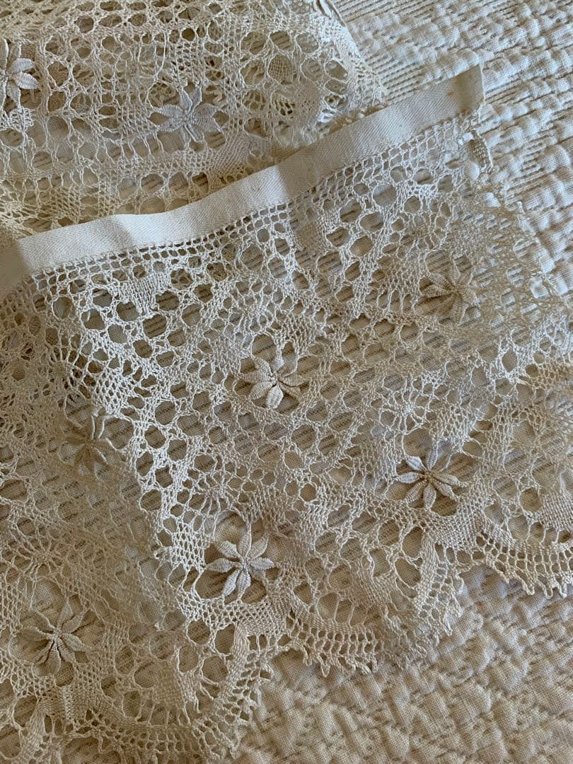 フランスアンティークローズ柄ファブリックパニエ＆アンティーク レースset