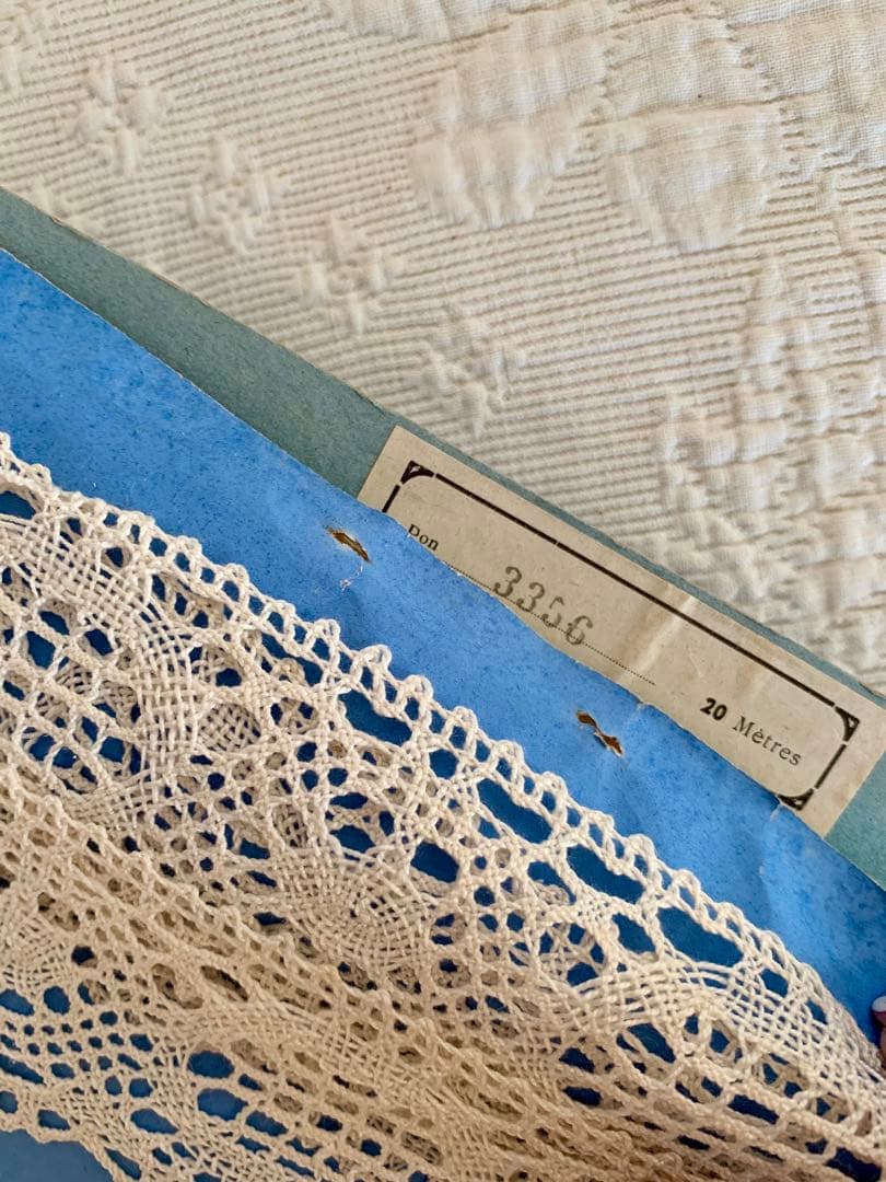 フランスアンティークローズ柄ファブリックパニエ＆アンティーク レースset