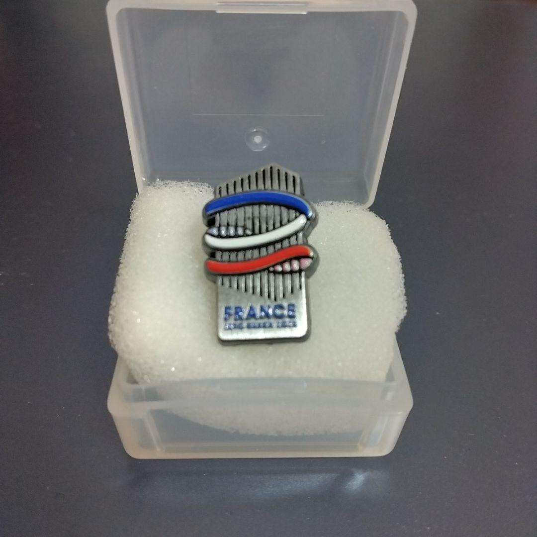 関西万博2025フランス館パビリオンスタッフ用ピンバッチ