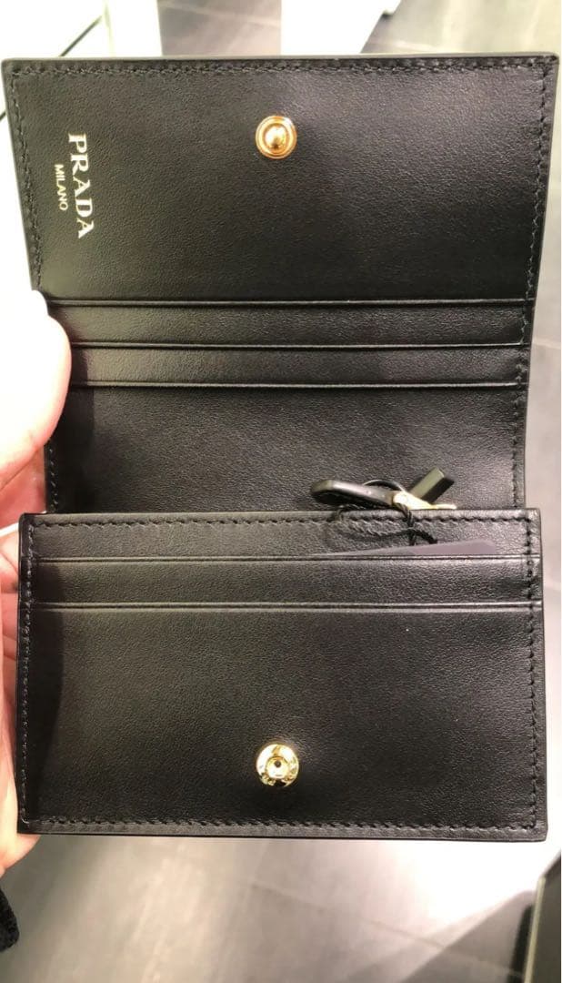 PRADA 二つ折り財布　ミニウォレット