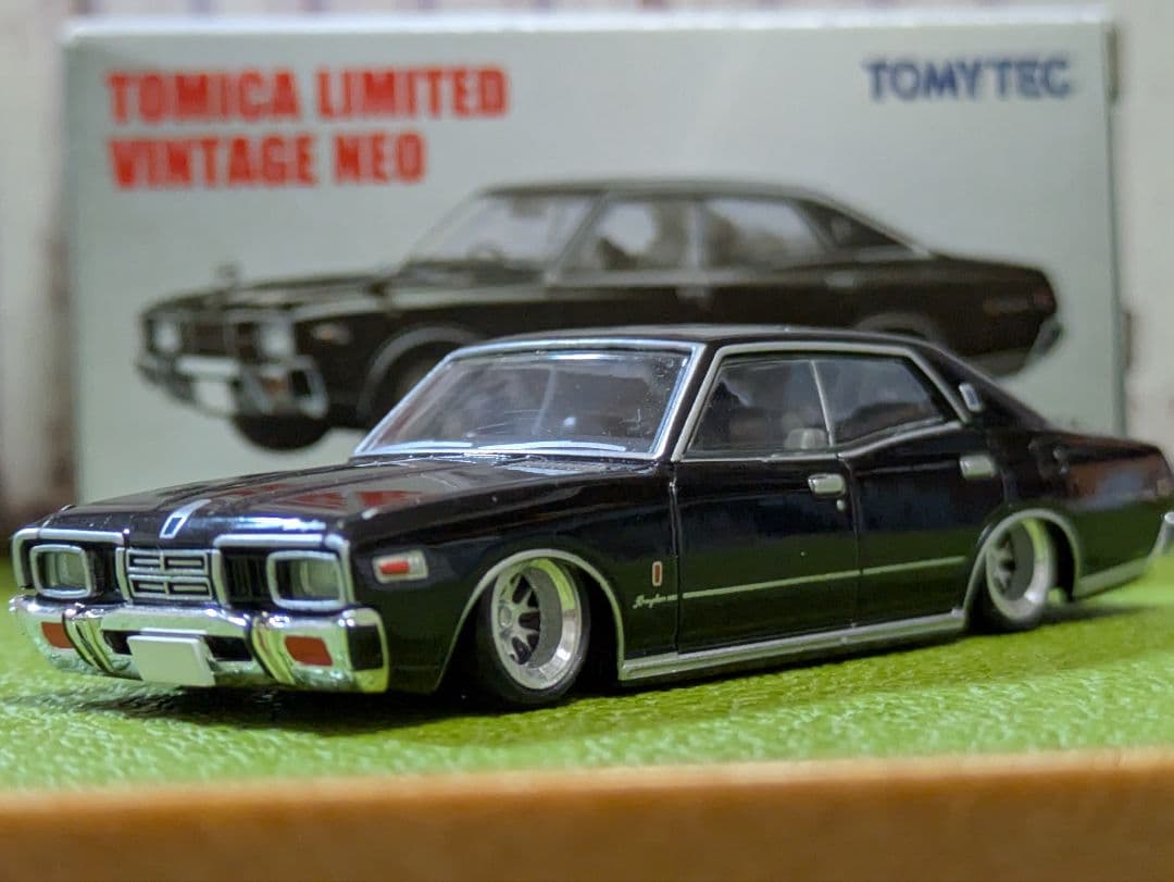 ★ カール　日産　330グロリア、330セド、白、改深リム、ローダウン