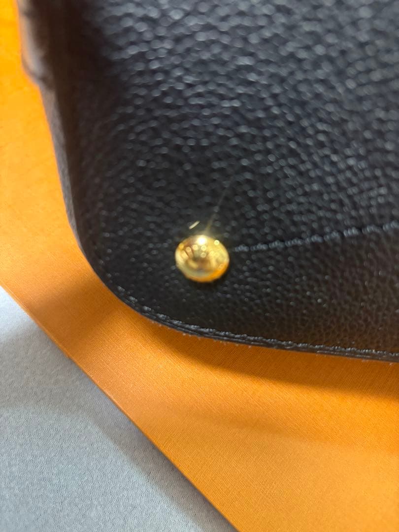 ルイ・ヴィトン ブラックレザーバッグ