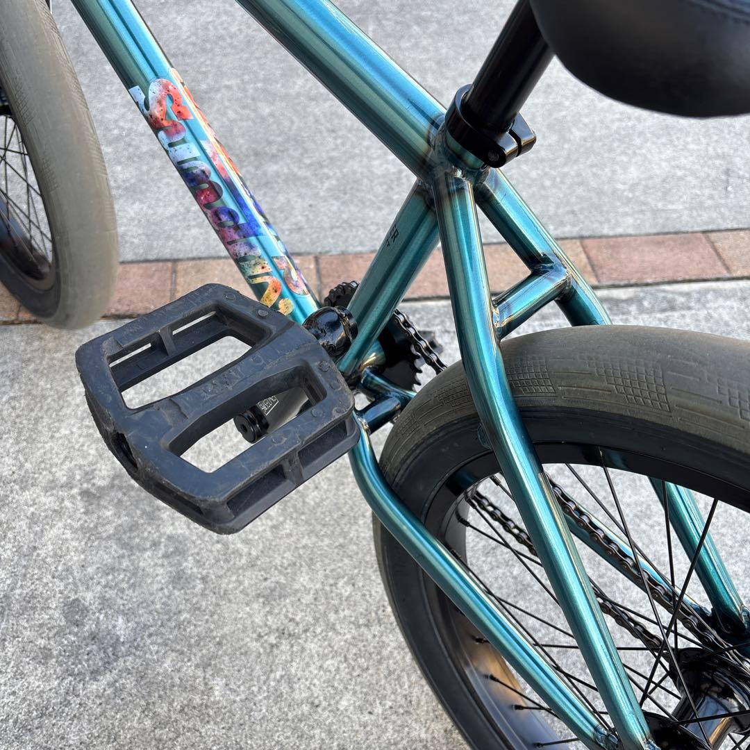 青緑色 BMX バイク