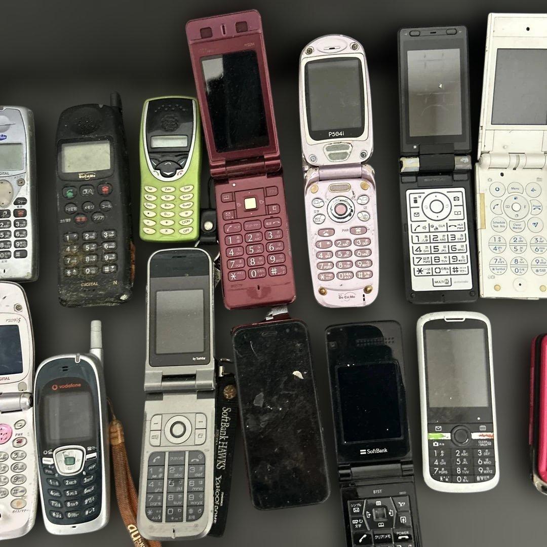 大量 携帯電話 ガラケー docomo/au 他 35台 ジャンク 部品取り